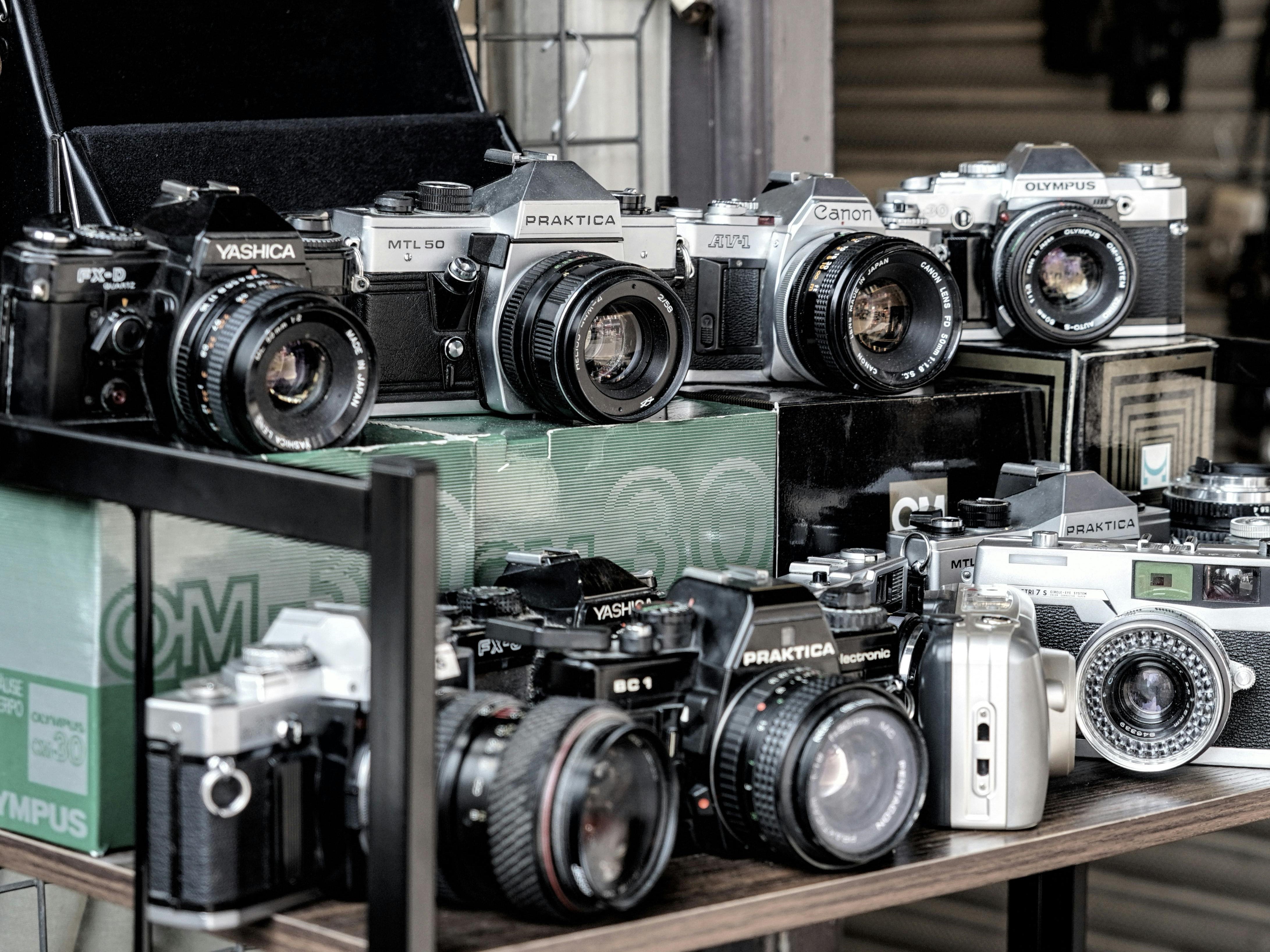 Do All Canon Batteries Use the Same Charger? - HRIDZ